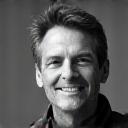 Portrait en noir et blanc de Jean-Luc Bernard, finisseur vernisseur